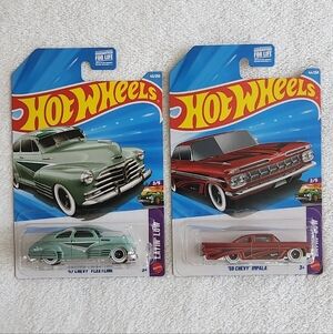 🚗 Hot Wheels ’47 Chevy Fleetline & ’59 Chevy Impala – Classic Car Set – NWT